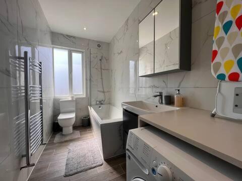 Appartement Star London Finchley Road 3-Bed Escape With Garden Extérieur photo